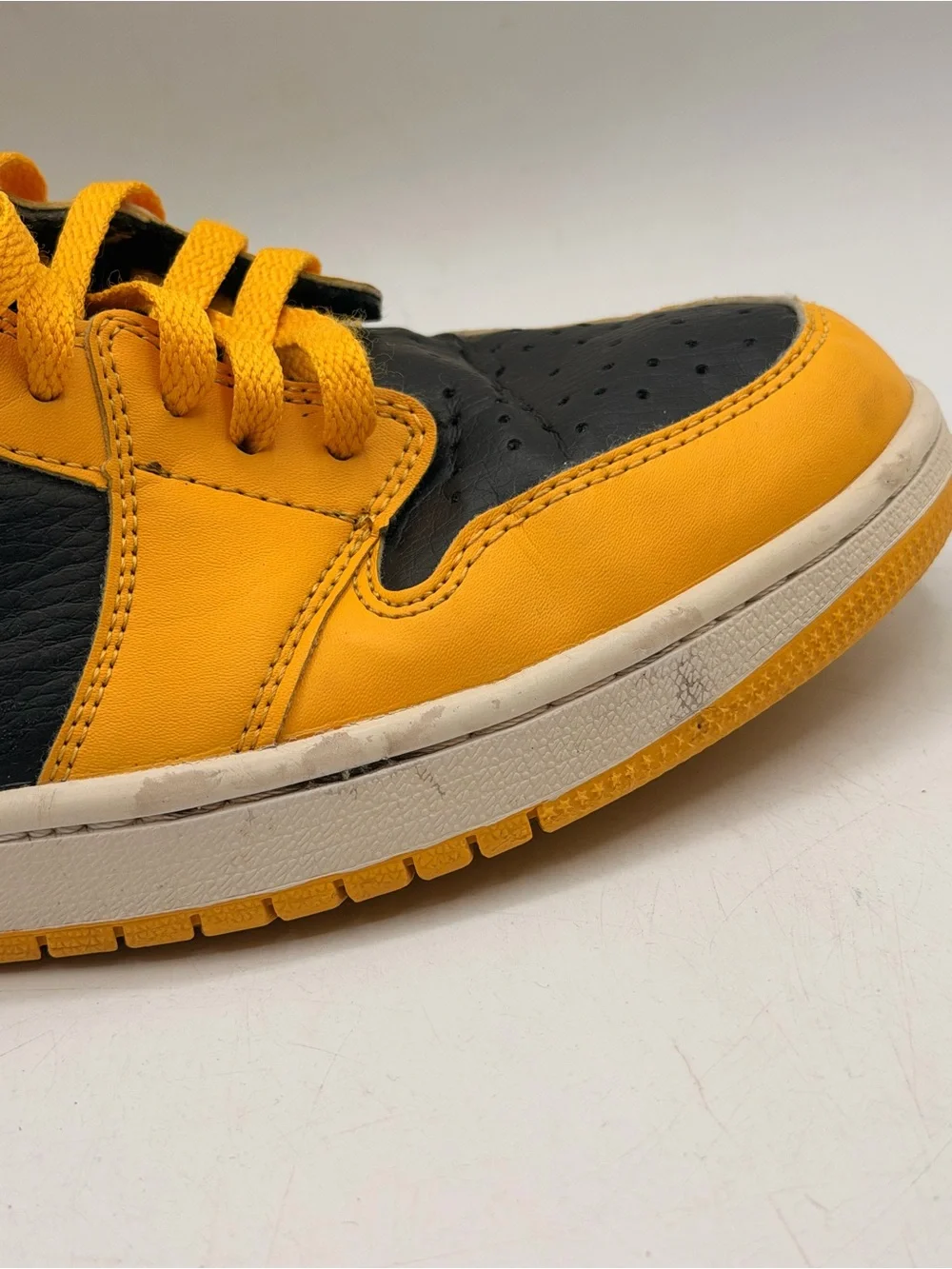 AIR JORDAN 1 RETRO HIGH OG POLLEN BLACK YELLOW MEN’S SIZE 9.5 555088-701